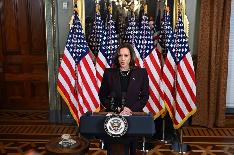 La vicepresidenta estadounidense, Kamala Harris, comparece ante los medios tras su reunión con el primer ministro israelí, Benjamín Netanyahu, este jueves en la Casa Blanca en Washington, DC