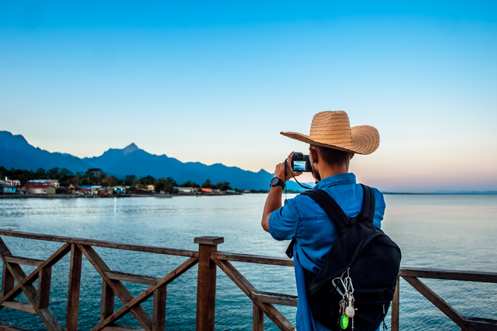 Tikal y Roatán: Lugares imperdibles para los salvadoreños en las vacaciones agostinas