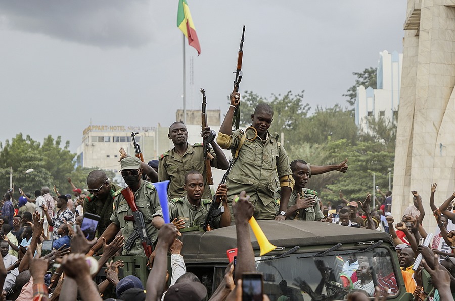 Entrada del ejército de Malí en las calles de Bamako en agosto de 2020