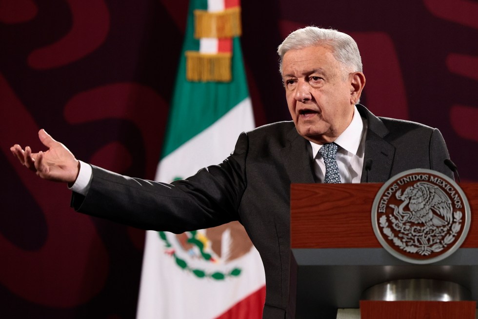 El presidente de México, Andrés Manuel López Obrador, participa en su conferencia de prensa en la que se refiera a Venezuela este miércoles, en el Palacio Nacional de Ciudad de México (México). EFE/José Méndez