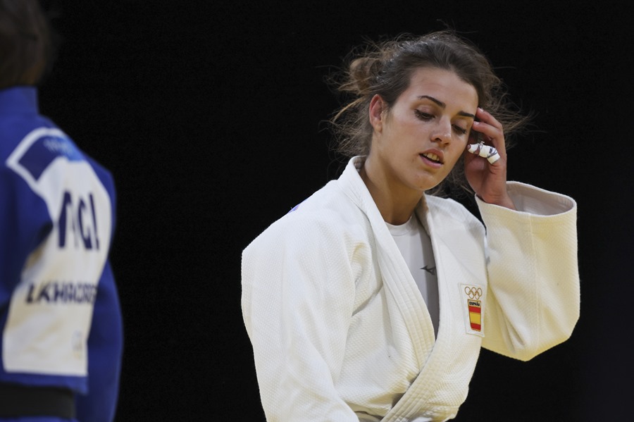 La judoca española Ariane Toro Soler durante su combate eliminatorio de judo femenino en la categoría de -52 kilos ante Sosorbaram Lkhagvasuren, de Mongolia