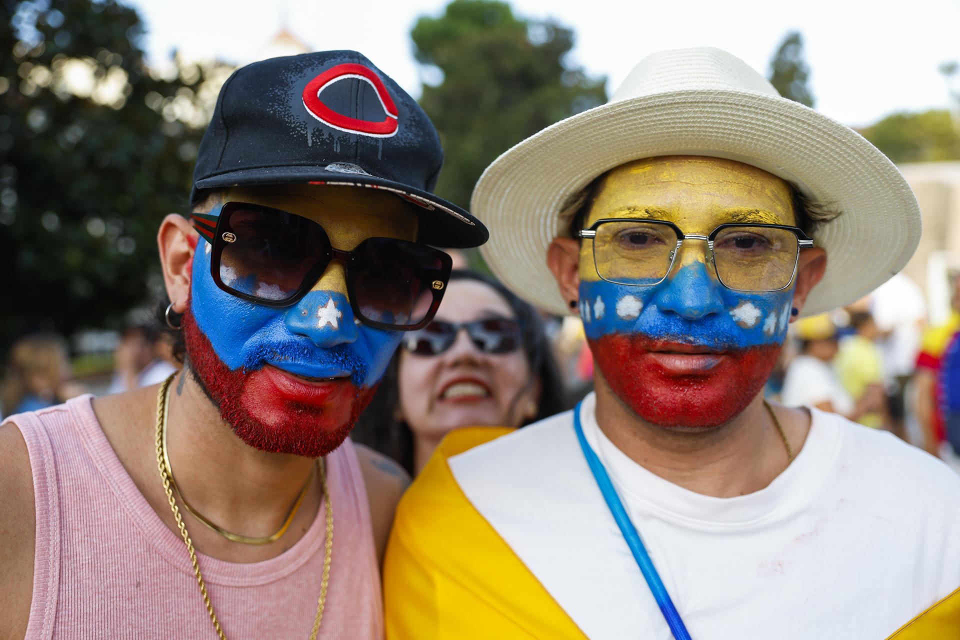 Concentración convocada bajo el lema 'Alcemos la voz por el cambio en Venezuela' con motivo de la celebración de las elecciones presidenciales venezolanas y en apoyo a Edmundo González y a María Corina Machado este domingo en la plaza de Colón, en Madrid. EFE/Mariscal