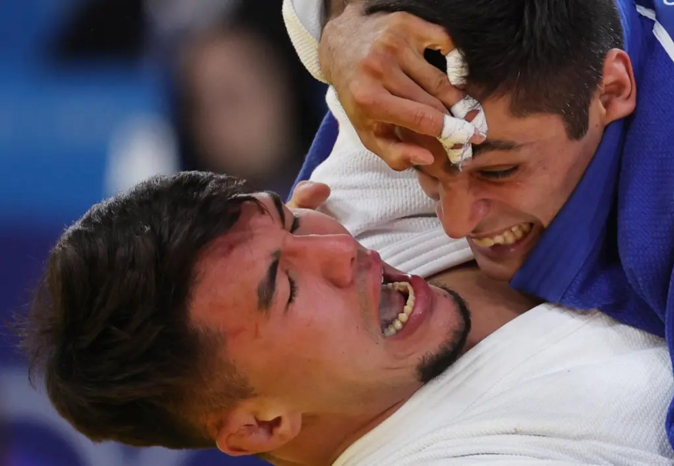 Erland Sherov y Tristani Mosakhlishvili durante las competiciones de Judo -90kg en los Juegos Olímpicos de París 2024, en Arena Champs-de-Mars en París, Francia.