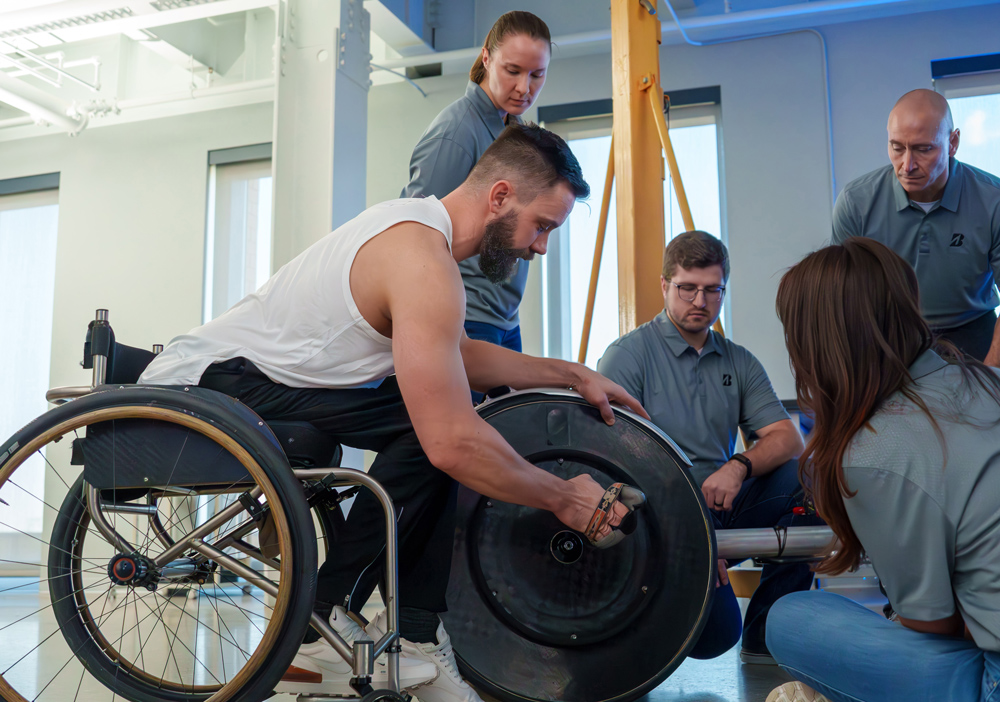 Bridgestone utiliza materiales avanzados de llantas y caucho para equipar a los atletas de los Juegos Paralímpicos París 2024