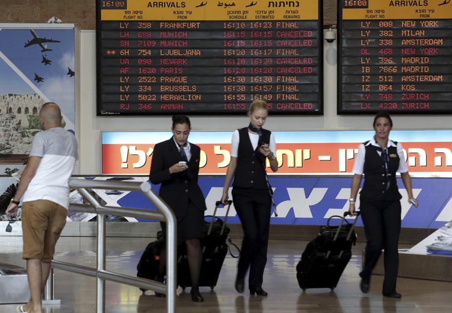 Varias azafatas de la aerolínea nacional israelí, El Al, en el aeropuerto Ben Gurion, en Lod, a las afueras de Tel Aviv