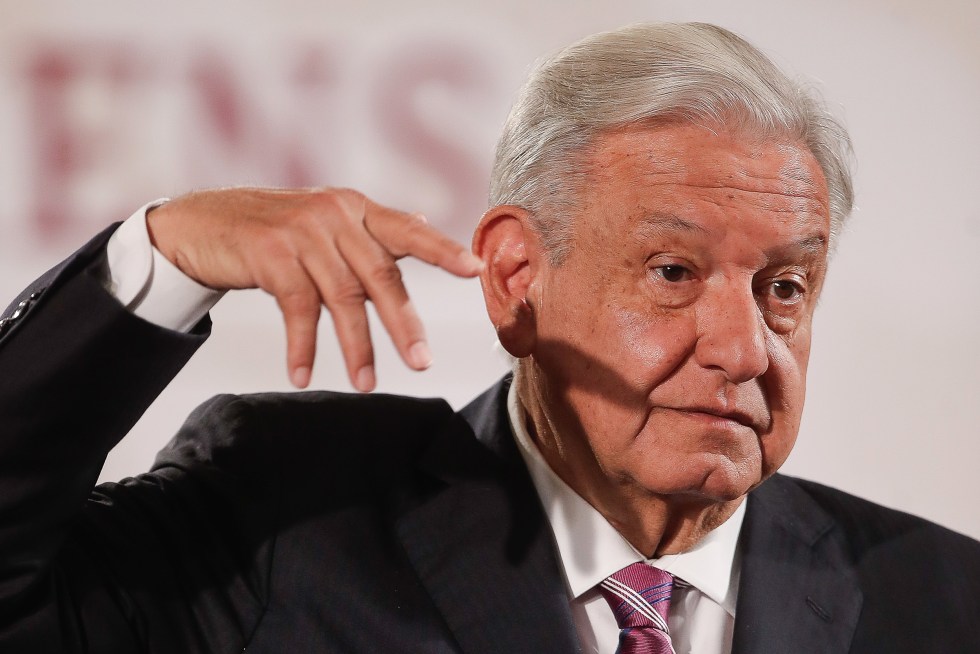 El presidente de México, Andrés Manuel López Obrador, habla durante una rueda de prensa este lunes en el Palacio Nacional en Ciudad de México (México). EFE/ Isaac Esquivel