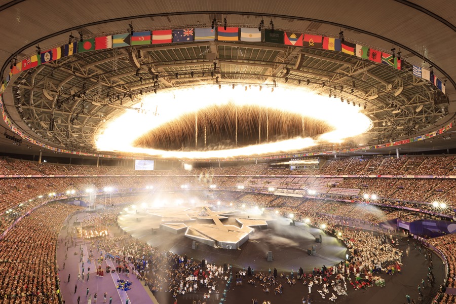 Fuegos artificiales durante la Ceremonia de Clausura de los Juegos Olímpicos de París 2024