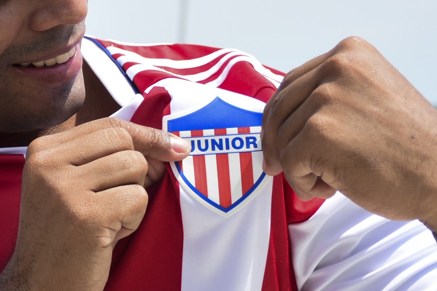 Con la bandera más grande del mundo el Junior de Barranquilla celebra su centenario