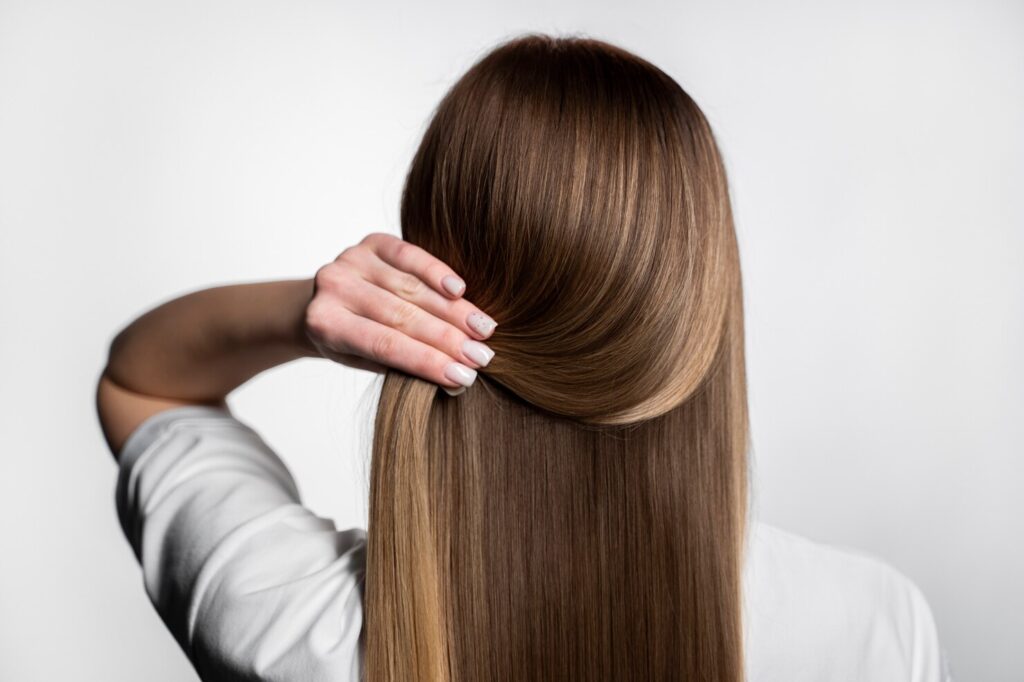 Dígale a adiós al frizz de su cabello aplicando una keratina en casa
