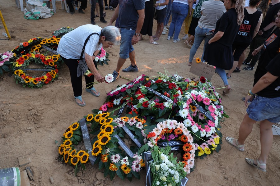 uneral de Avraham Munder y su hijo, Roi Munder, en el Kibbutz Nir Oz