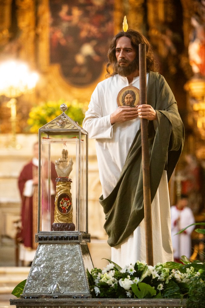 La histórica reliquia de San Judas Tadeo llega a México auspiciada por Farmacias Similares - img-6248-683x1024