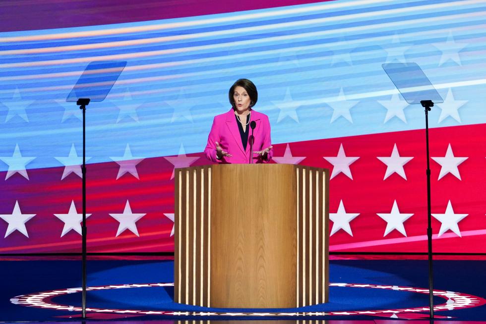 Catherine Cortez Masto, senadora por Nevada y aliada de Kamala Harris, habla durante la Convención Nacional Demócrata en Chicago, el 21 de agosto de 2024. EFE/Will Oliver