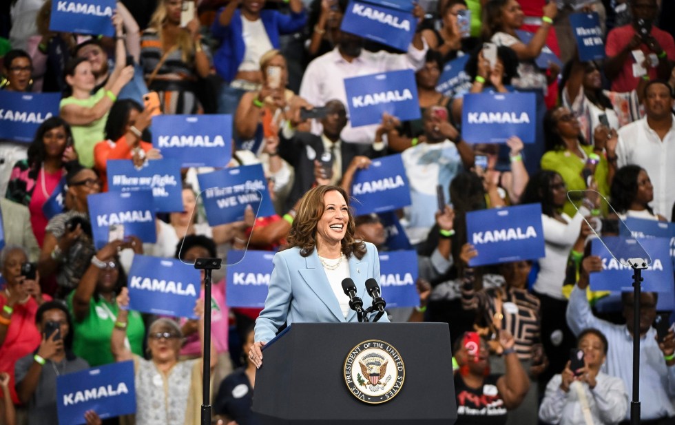 La vicepresidenta y candidata del Partido Demócrata a la Presidencia de EE.UU., Kamala Harris, durante un acto en Atlanta, Georgia, el 30 de julio de 2024. EFE/Edward M. Pio Roda