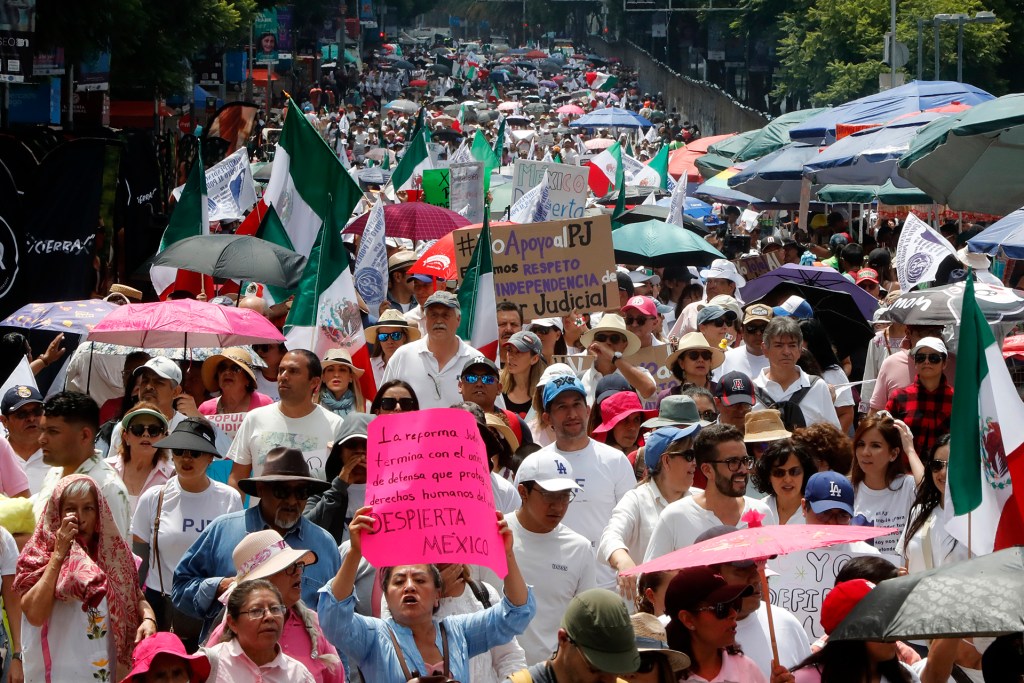 Marchan en México contra reforma judicial - marchan-en-mexico-contra-reforma-judicial-3-1024x683