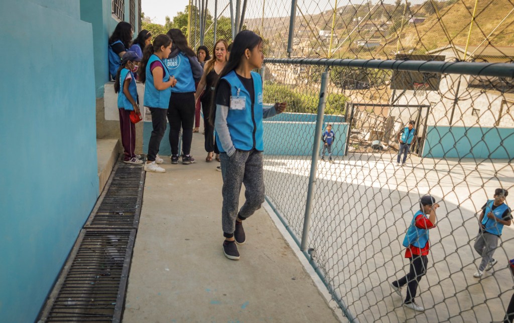 Niños migrantes se gradúan de primera escuela en albergue de Tijuana - ninos-migrantes-se-graduan-de-primera-escuela-en-albergue-de-tijuana-1024x644