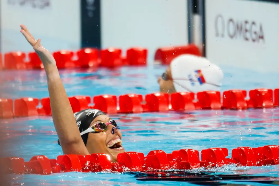 La nadadora española Teresa Perales tras la final de 50 metros espalda S2 Femenino de los Juegos Paralímpicos París 2024, consiguiendo el bronce.