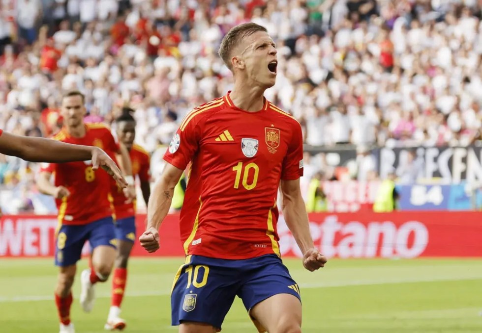 El jugador español Dani Olmo celebra un gol en el partido de fútbol de cuartos de final de la UEFA EURO 2024 entre España y Alemania.