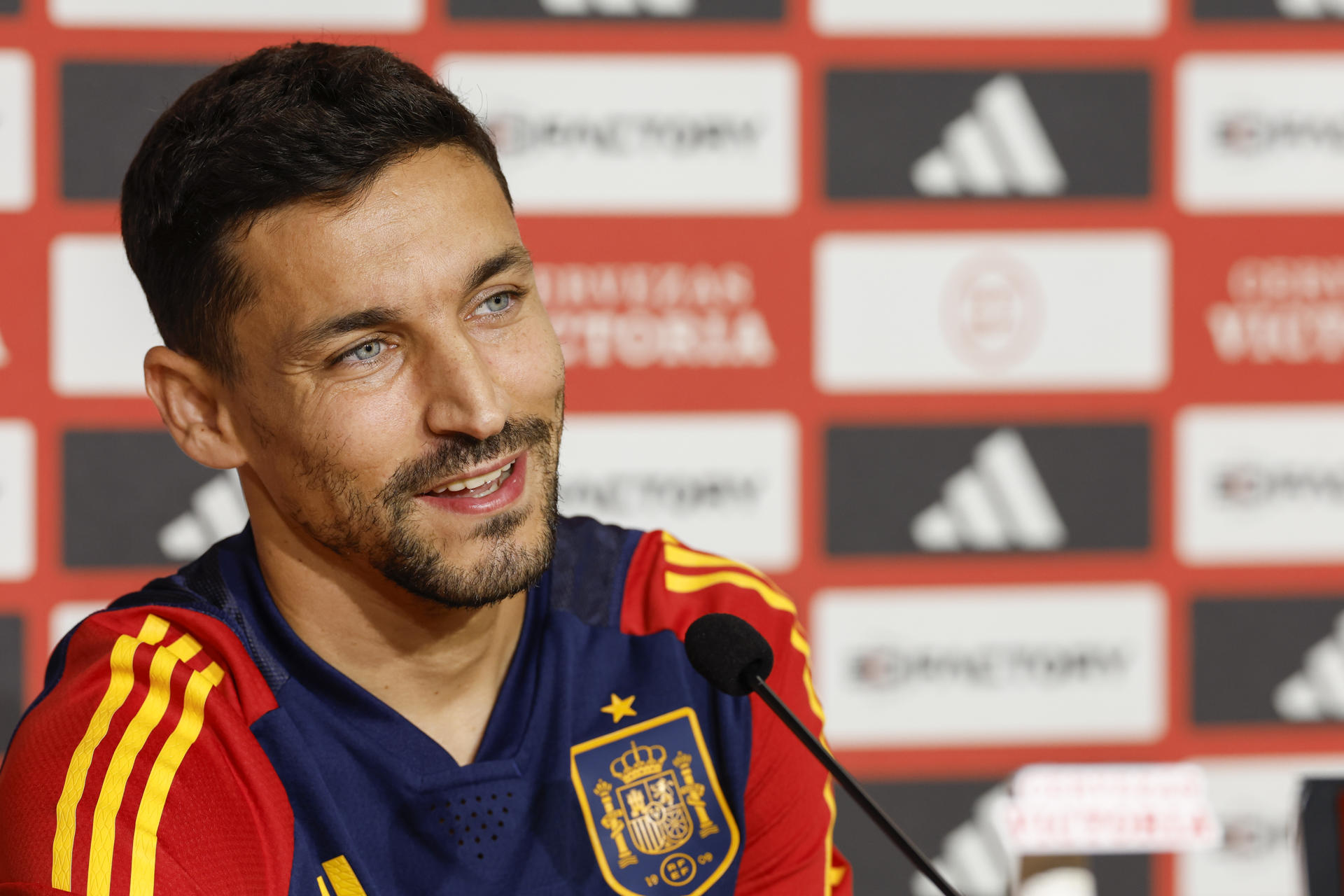 SEVILLA, 11/10/2023.- El defensa de la selección española Jesús Navas durante la rueda de prensa de este miércoles en Sevilla, en la víspera del encuentro de clasificación para la Eurocopa de 2024 ante Escocia en el estadio de La Cartuja. EFE/ Julio Muñoz