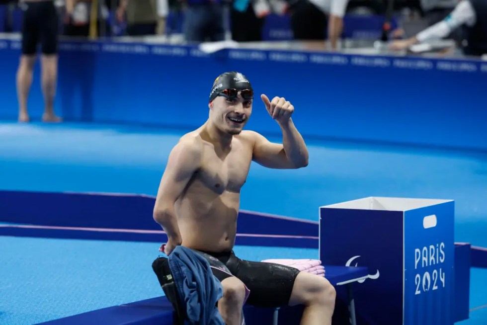 El nadador español Íñigo Llopis tras su participación en la final de 100 metros espalda de los Juegos Paralímpicos París 2024.