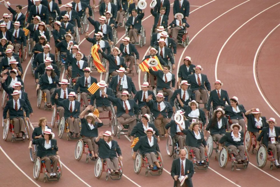 Desfile de la delegación española en la ceremonia inaugural de los Juegos Paralímpicos en el estadio Montjuich, Barcelona