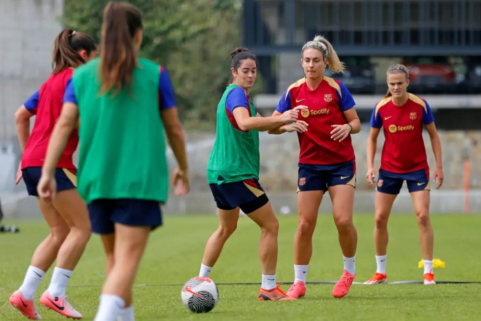 Jugadoras del Barcelona femenino entrenan previo a un partido amistoso ante el Guadalajara femenil en Jalisco (México).