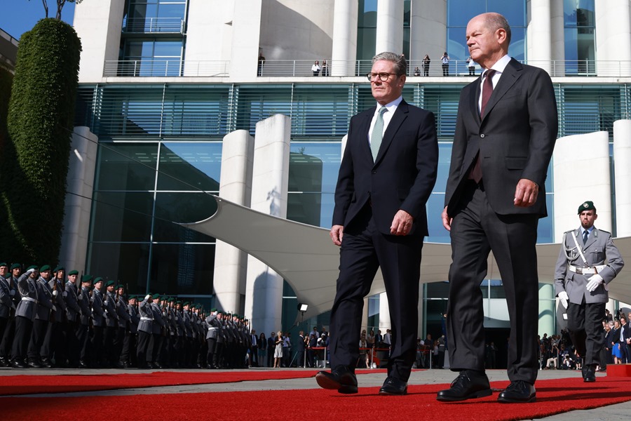 El canciller alemán, Olaf Scholz, y el primer ministro británico, Keir Starmer,