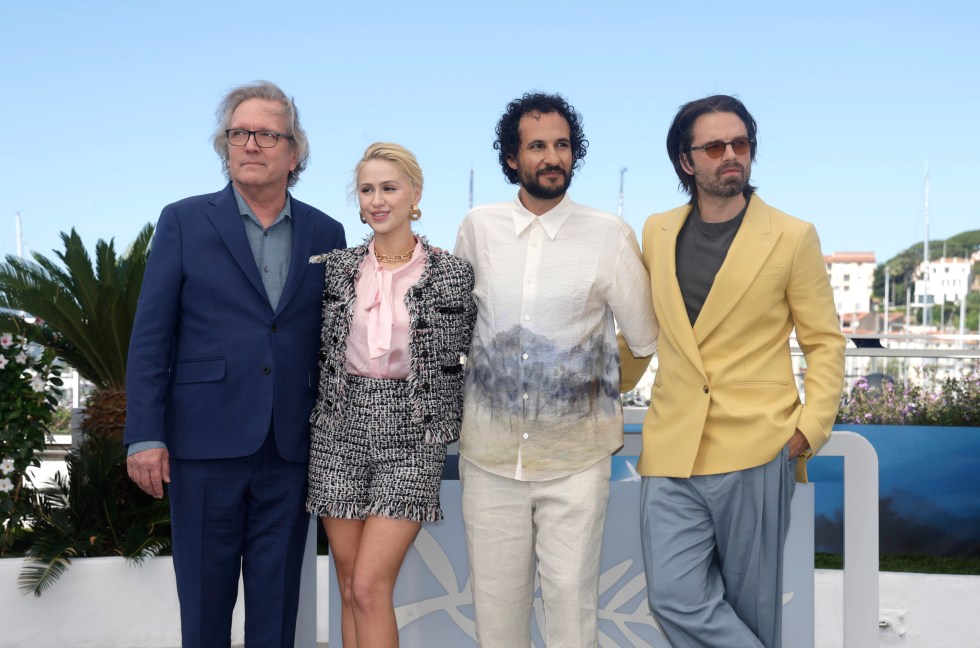 (i-d) Martin Donovan, Maria Bakalova, el director iraní Ali Abbasi y el actor Sebastian Stan llegan al estreno de la película 'The Apprentice', inspirada en la vida de Donald Trump, en el Festival de Cannes. EFE/Guillaume Horcajuelo