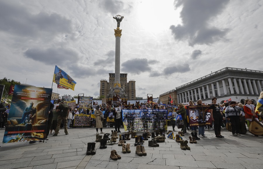 Manifestación en el centro de Kiev el pasado mes de abril por los militares ucranianos desaparecidos en combate y prisioneros de guerra cautivos en Rusia