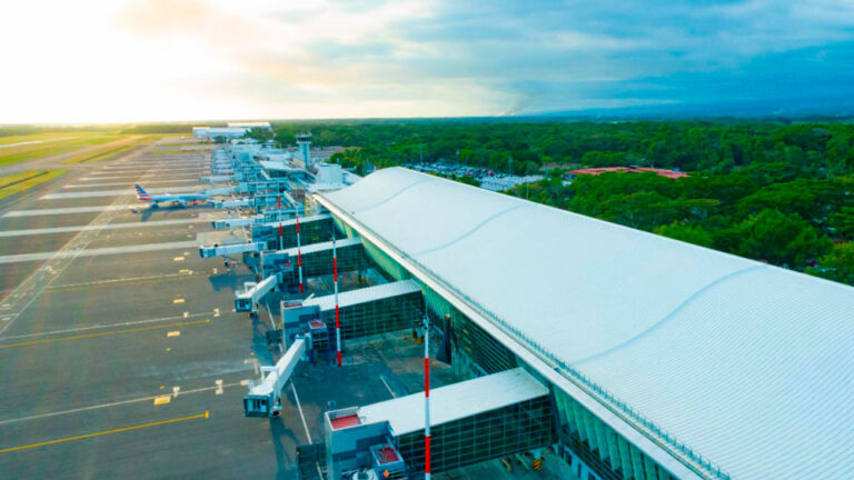 Centroamérica emprende ambiciosas renovaciones aeroportuarias para atraer turistas de todo el mundo