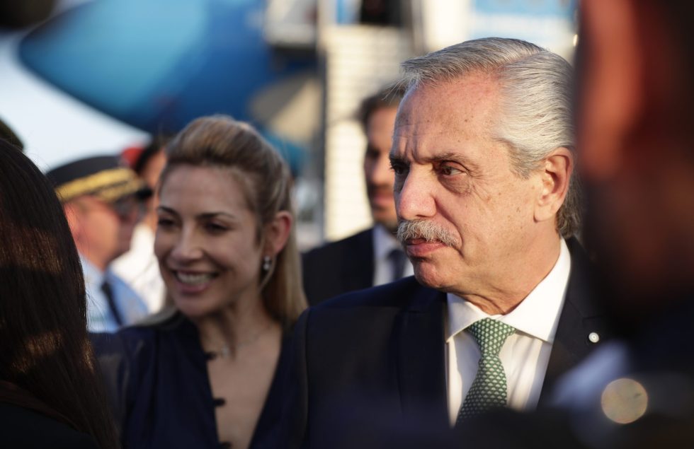 El expresidente de Argentina Alberto Fernández, junto a su exesposa Fabiola Yáñez (i), en una fotografía de archivo. EFE/ Bienvenido Velasco