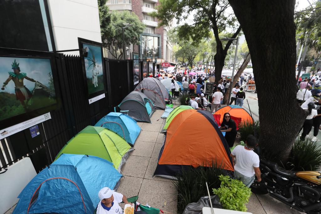 Poder Judicial mantendrá su protesta hasta la investidura de Sheinbaum - campamento-de-trabajadores-del-poder-judicial-frente-al-senado-de-la-republica-1024x683