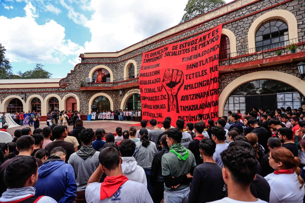 Ayotzinapa grita contra la represión tras diez años de lucha e incertidumbres - decimo-aniversario-de-la-desaparicion-de-los-estudiantes-de-ayotzinapa-en-la-enr-raul-isidro-burgos-1024x683