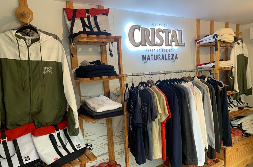 Cerveza Cristal abre centros en Panamá para canjear prendas de Colección Baru gratis por recicla