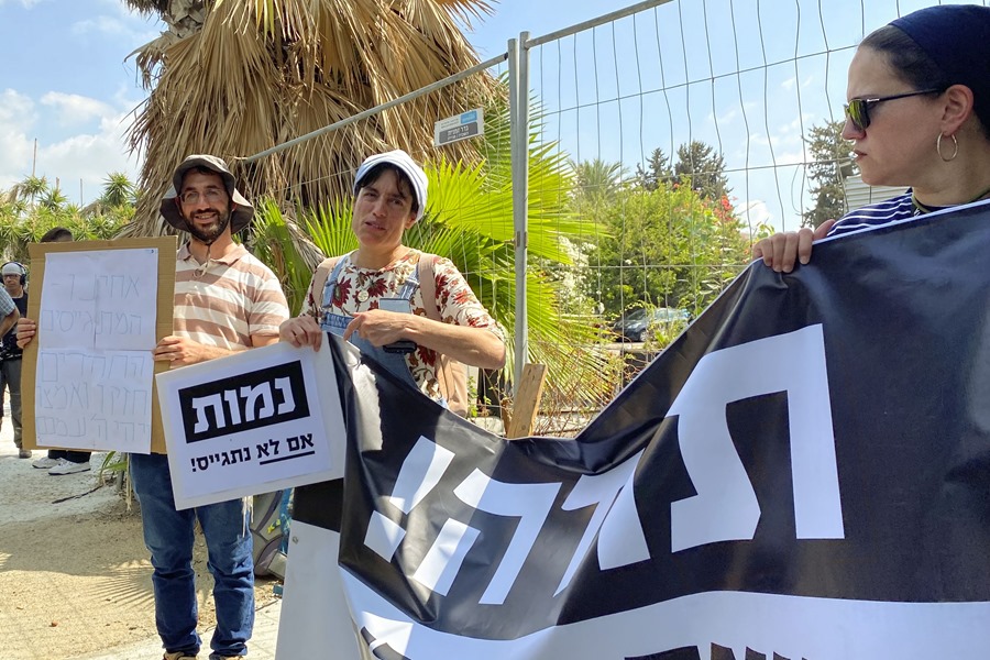 Israelíes religiosos, aunque no ultraortodoxos, se manifiestan en Tel Aviv a favor del reclutamiento militar de miembros de la comunidad ultraortodoxa