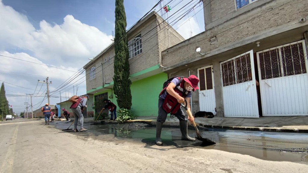 Construyen dos colectores "de alivio" en Chalco para finalizar inundación - limpieza-de-las-calles-que-se-inundaron-en-chalco-1024x576