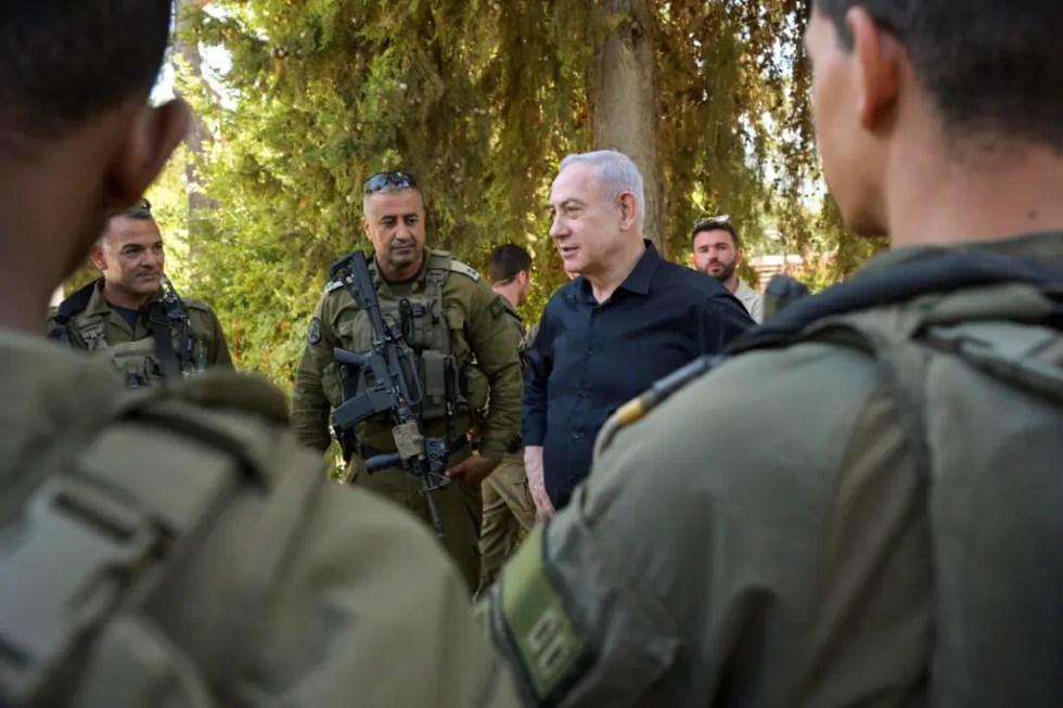 El primer ministro israelí, Benjamín Netanyahu, en la frontera con Líbano.