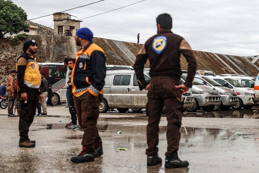 Voluntarios de los Cascos Blancos en el campo de refugiados de Hama, al norte de Siria