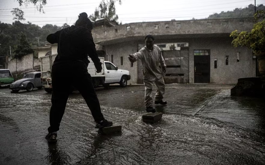 Aguas residuales ponen en riesgo salud de 12 mil personas en Milpa Alta - aguas-residuales-por-calles-de-san-pedro-actopan-en-milpa-alta