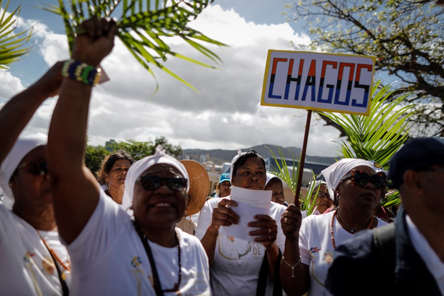 Un grupo de chagosianos en una celebración