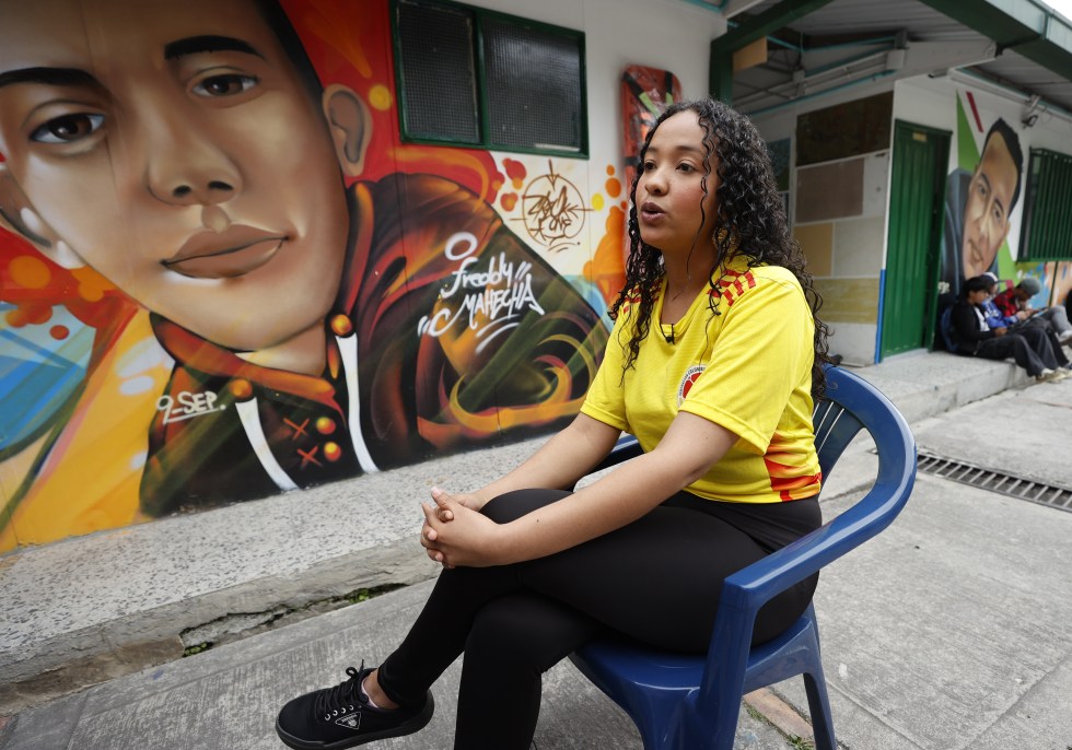 Fotografía del 20 de septiembre de 2024 de María Rada del programa gubernamental 'Jóvenes en paz' hablando en entrevista con EFE en Bogotá (Colombia). EFE/ Mauricio Dueñas Castañeda