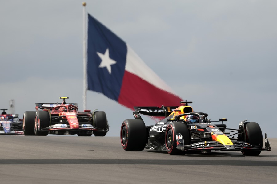 Carlos Sainz lidera y Ferrari domina en el Fórmula 1