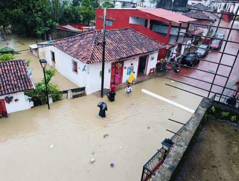 Se inunda pueblo mágico de Tapijulapa por desbordamiento de ríos - inundacion-de-tapijulapa-tabasco-1024x776