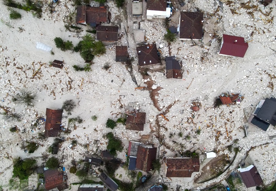 daños causados ​​por las inundaciones repentinas en Donja Jablanica, Bosnia y Herzegovina