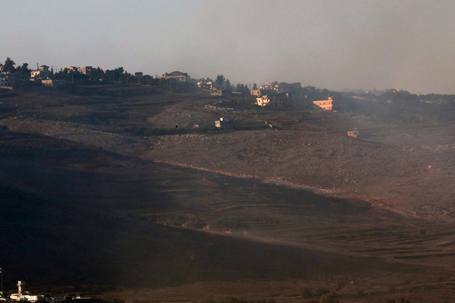 israelí se mueve en el sur del Líbano, visto desde la Alta Galilea