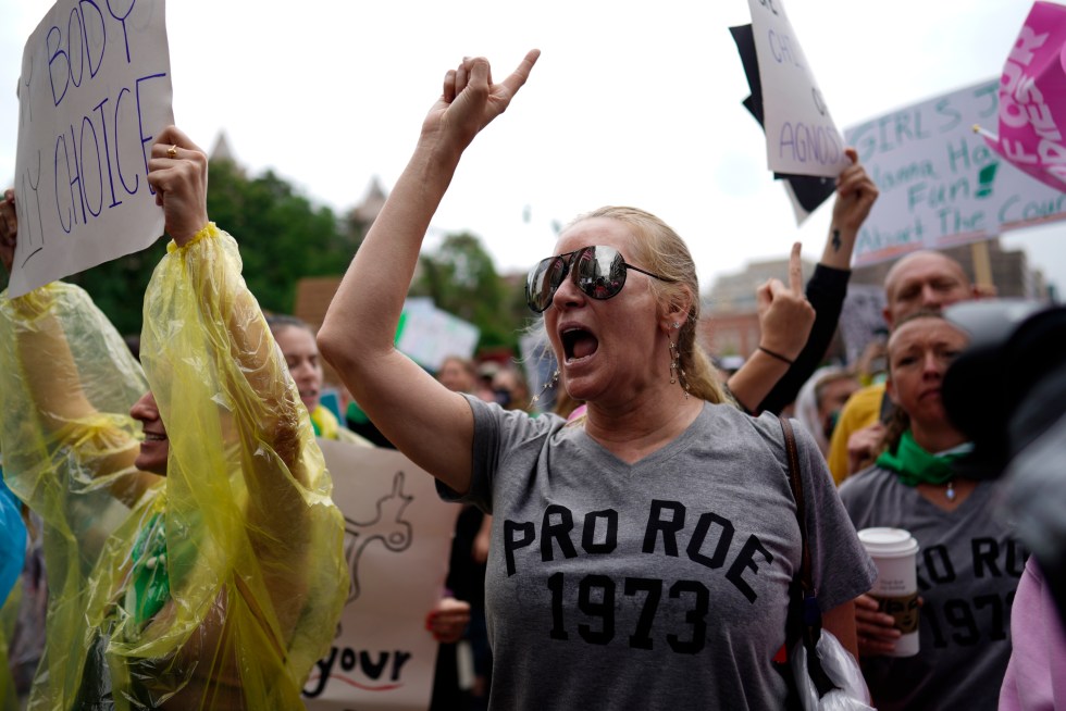 Vista de varias mujeres que piden la protección del aborto en EE.UU., en una fotografía de archivo. EFE/Will Oliver