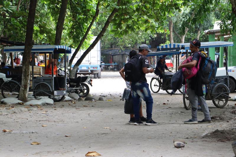 México dispersa a migrantes de su frontera sur tras comienzo de Sheinbaum y reglas de EE.UU. - migrantes-cerca-del-rio-suchiate-de-chiapas-1024x683