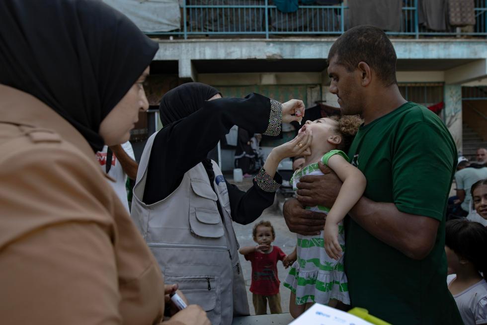 Vista de una jornada de vacunación contra la polio para niños que habitan la Franja de Gaza, el 5 de septiembre de 2024. EFE/Haitham Imad