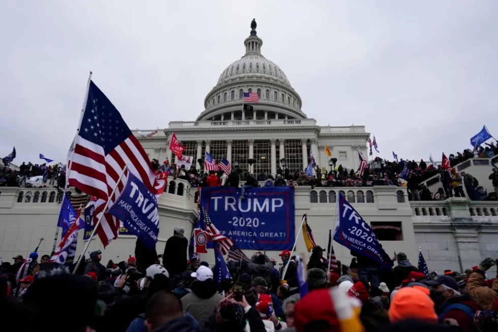 rss-efe0d7f16fdce8c8c06b657b6d43d197b1db6240c2aw-1024x683-1 Seguidores del expresidente Donald Trump asaltan en Capitolio de EE.UU., el 6 de enero de 2021, en Washington. EFE/Will Oliver