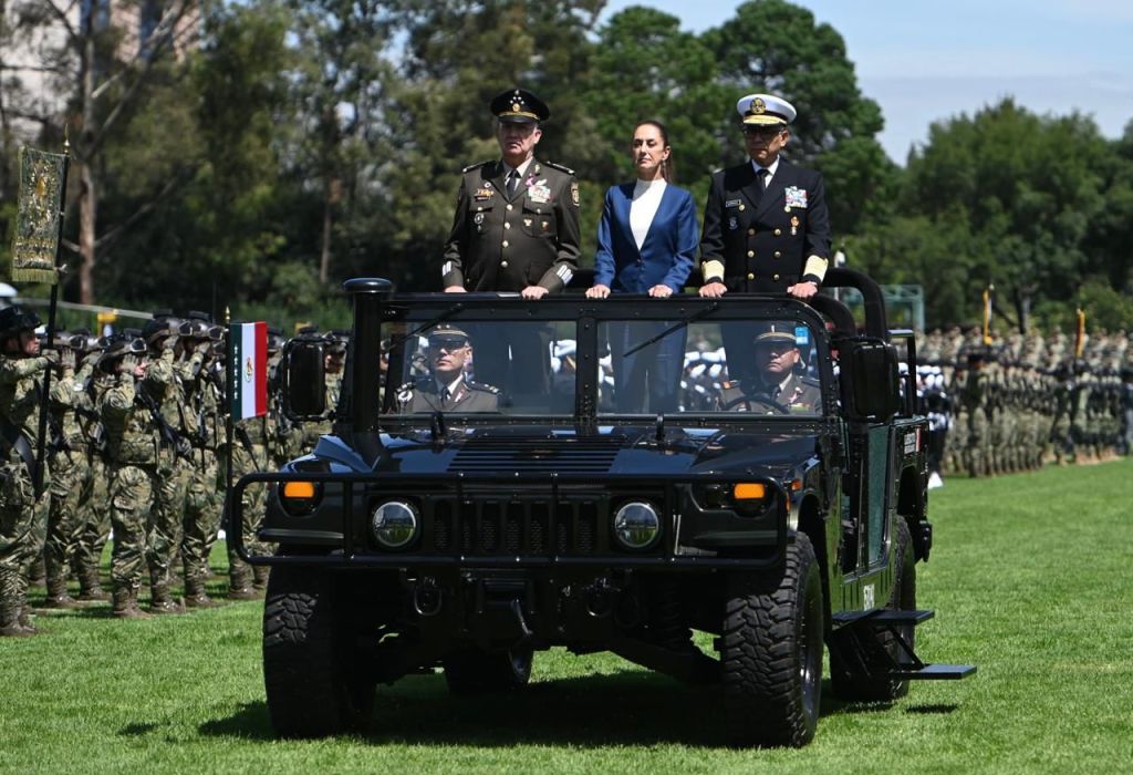 #FOTOS Fuerzas Armadas muestran respeto, subordinación y lealtad a Claudia Sheinbaum - salutacion-ffaa-1-1024x700