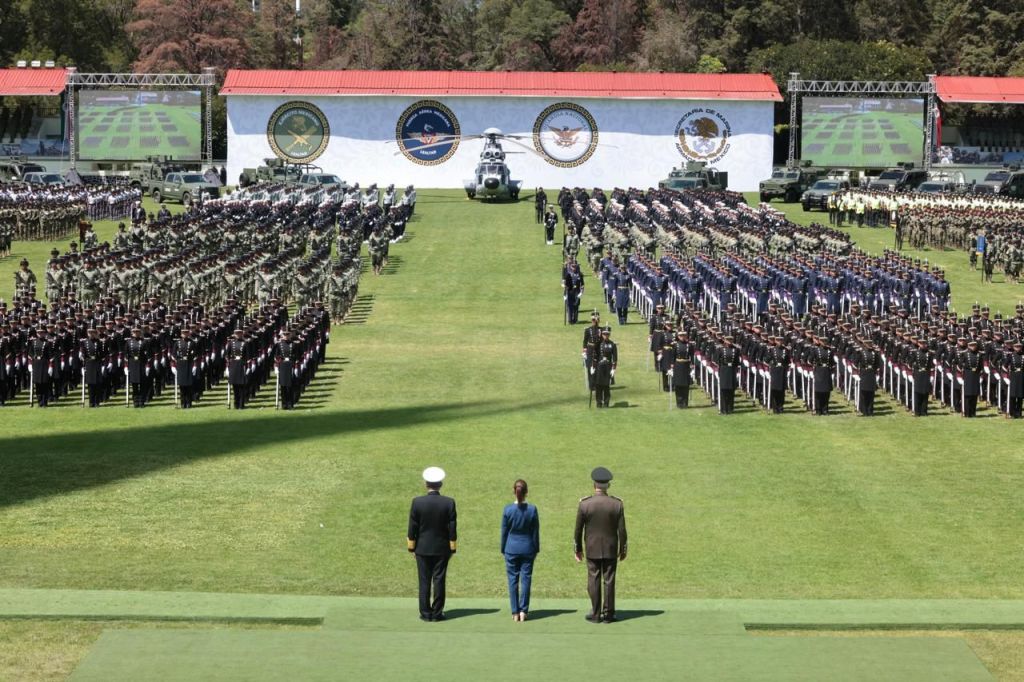 #FOTOS Fuerzas Armadas muestran respeto, subordinación y lealtad a Claudia Sheinbaum - salutacion-ffaa-2-1024x682